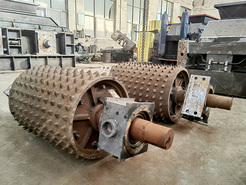 為什么越來越多的工程選擇雙齒輥破碎機(jī)處理水泥路面？